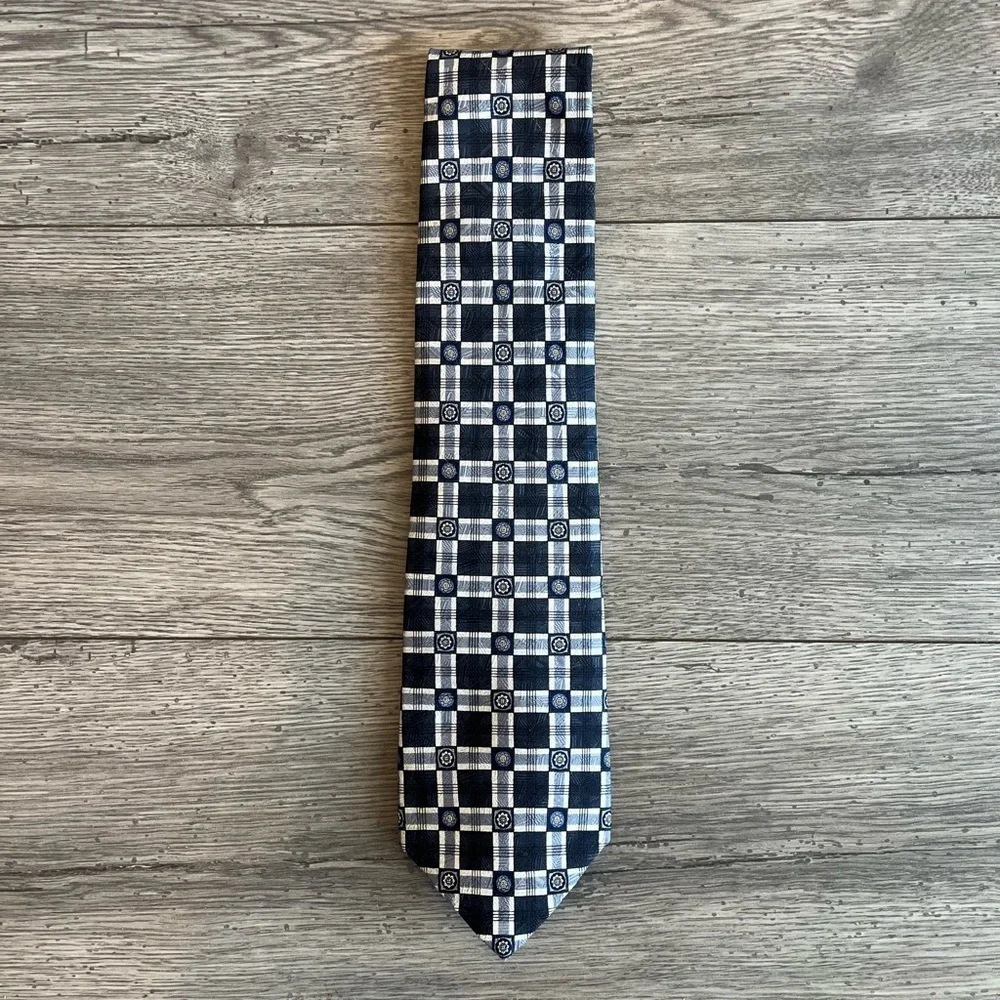 Claiborne Men’s Neck Tie Navy Blue Plaid Geometric Abstract Silk Workwear Dressy